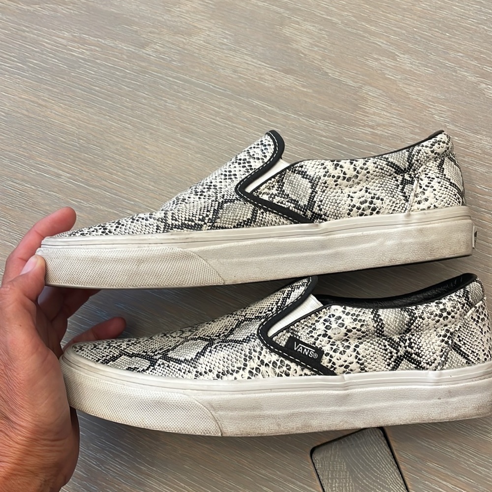Van’s shoes, size 9 - Picture 3 of 8